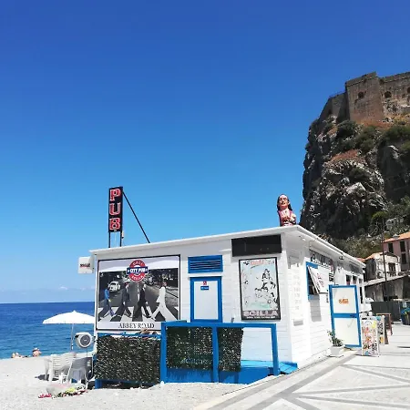 A Due Passi Dal Mare Scilla