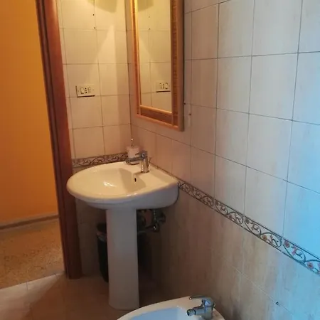 A Due Passi Dal Mare Bed and Breakfast *
